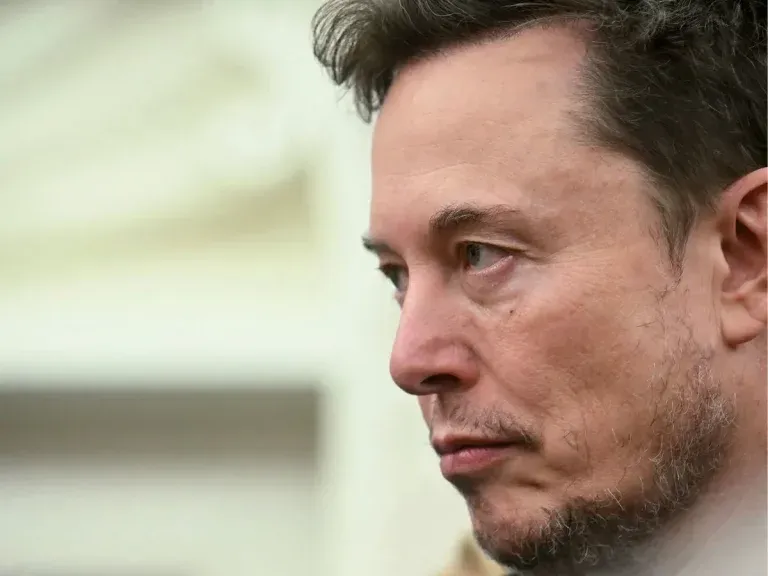 Elon Musk podría ser el primer billonario del mundo con nuevo plan de Tesla