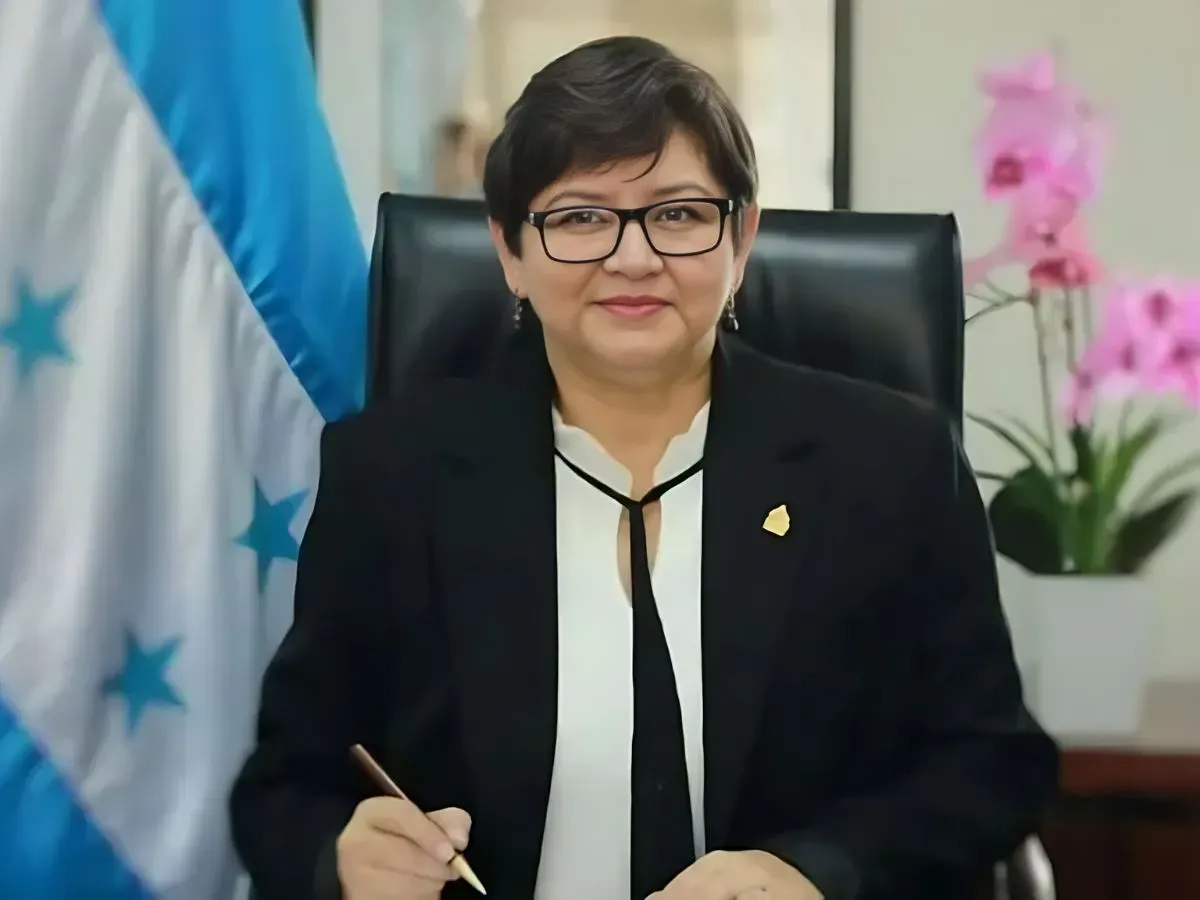Ministra de salud no descarta despidos por protestas