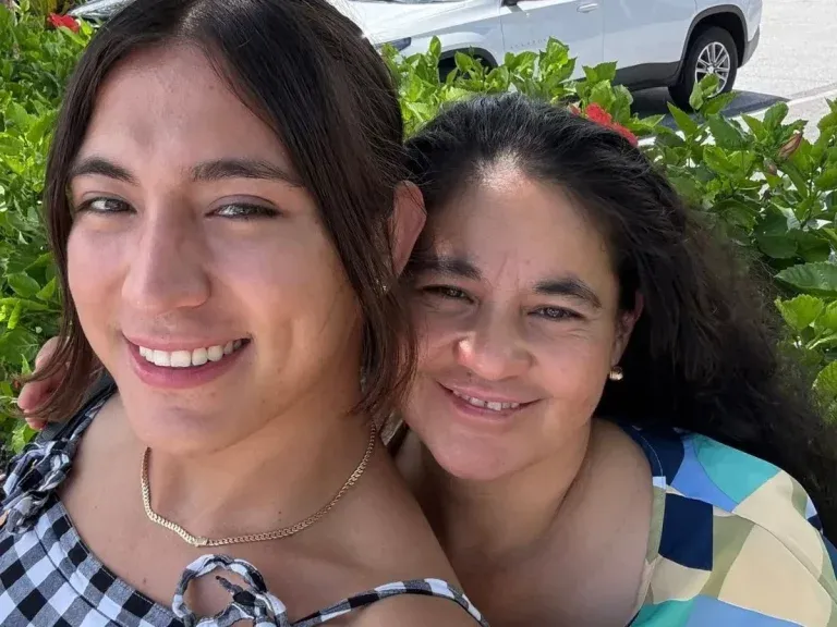 La Bicha Catracha se reencuentra con su madre en EEUU tras varios años sin verla