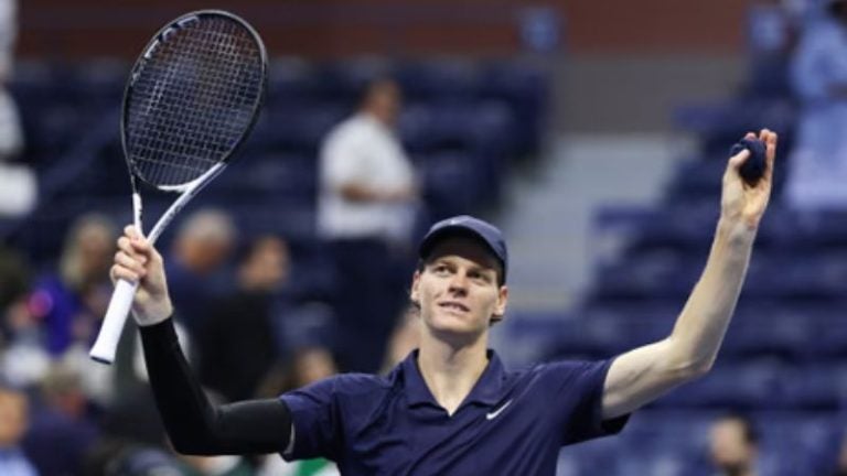 Jannik Sinner derrotó a Lorenzo Musetti y avanzó a las semifinales de US Open.