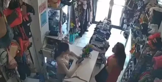 Mujer se lleva vestido sin pagar Tegucigalpa
