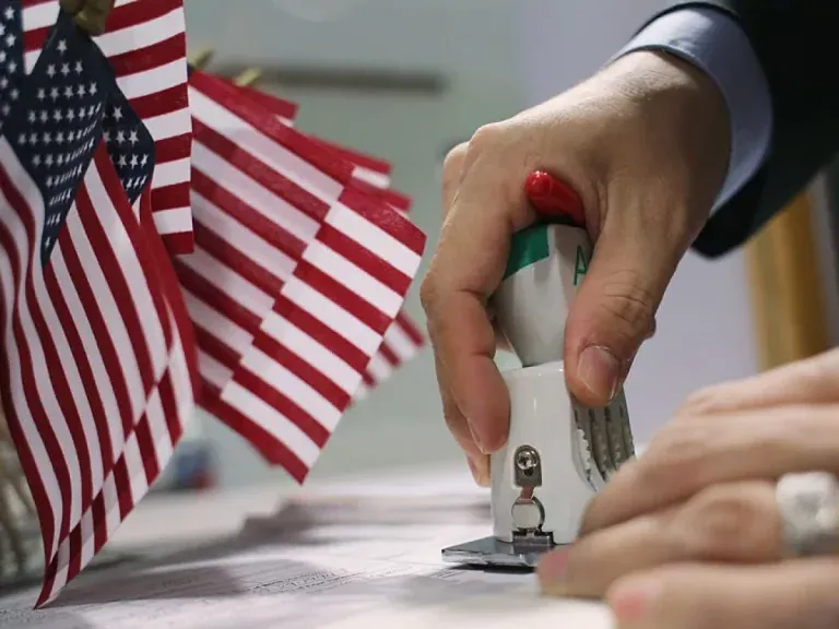 Cinco trámites que todo inmigrante en EEUU debe realizar