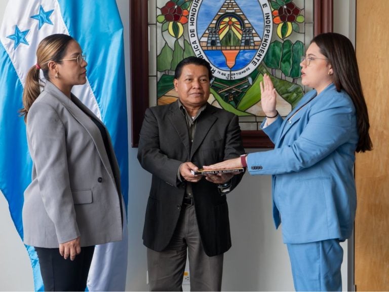 Esposa del comisionado del RNP es nombrada vicecanciller de Honduras