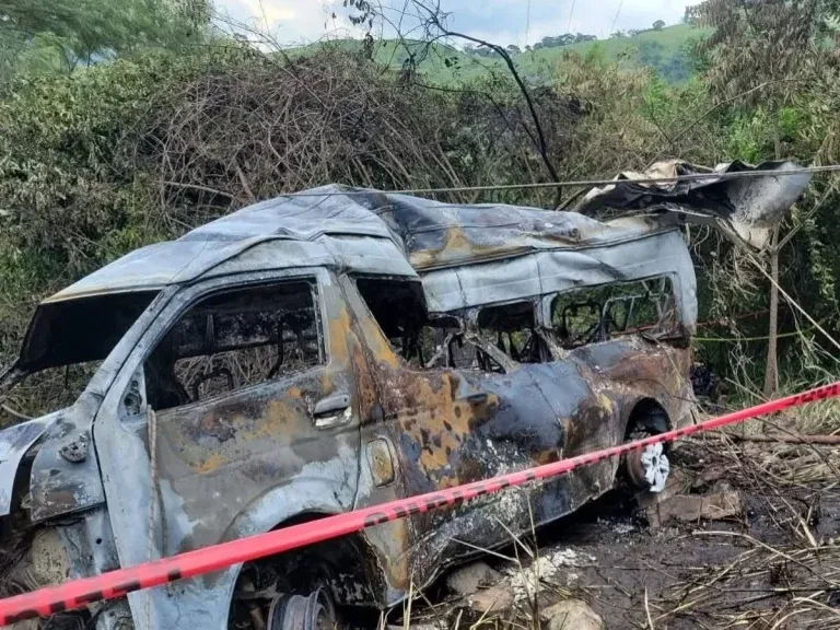 Conductor se habría dormido antes de precipitarse en Cofradía; sigue desaparecido