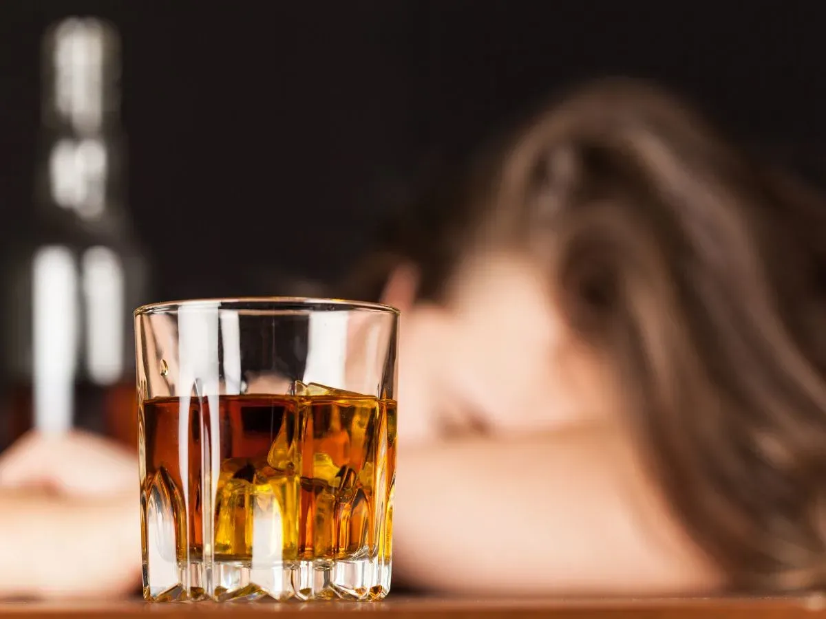 alcohol aumenta riesgo Alzheimer