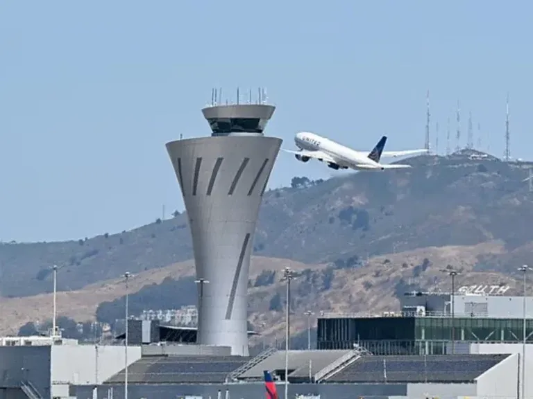 Pasajeros viven momentos de pánico tras choque de aviones en San Francisco