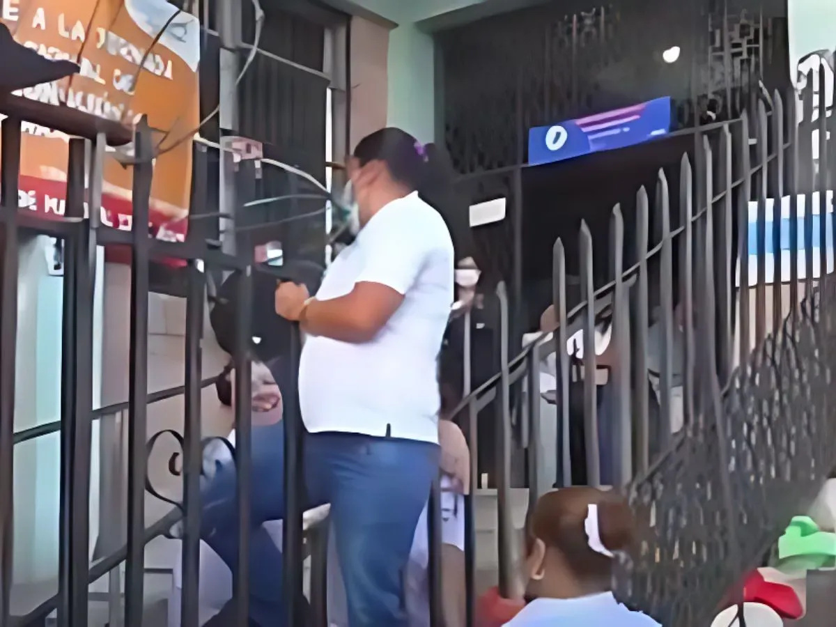 Ponen candado para dejar afuera a enfermeras