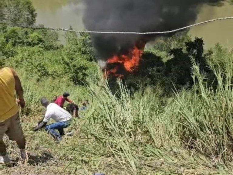 Bus cae a hondonada y se incendia en Cofradía; hay varias víctimas