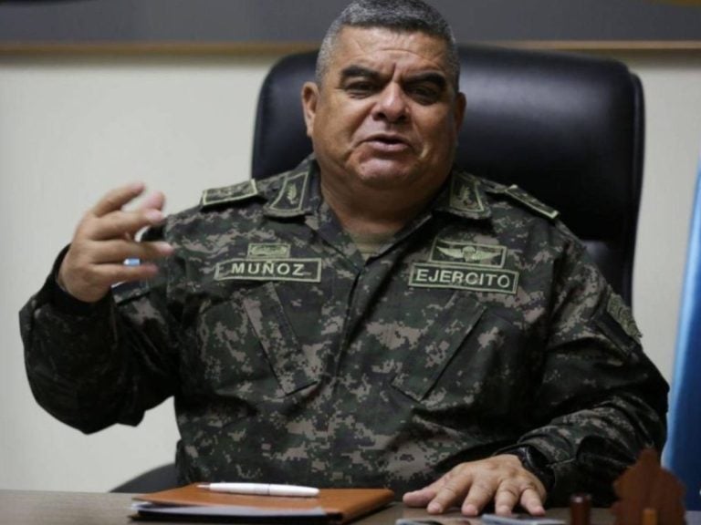 Confirman que el general Ramiro Muñoz deja las Fuerzas Armadas